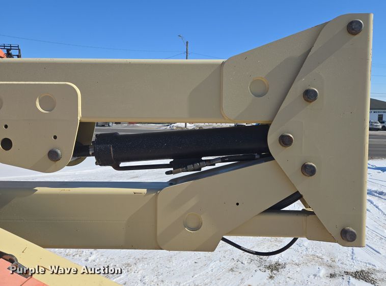 image for item EQ6584 2000 JLG 450A boom lift