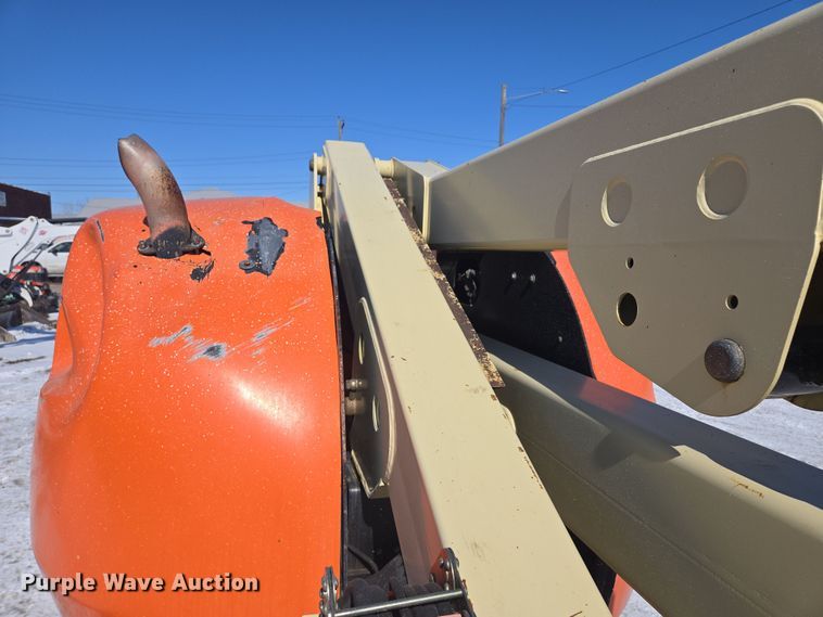 image for item EQ6584 2000 JLG 450A boom lift