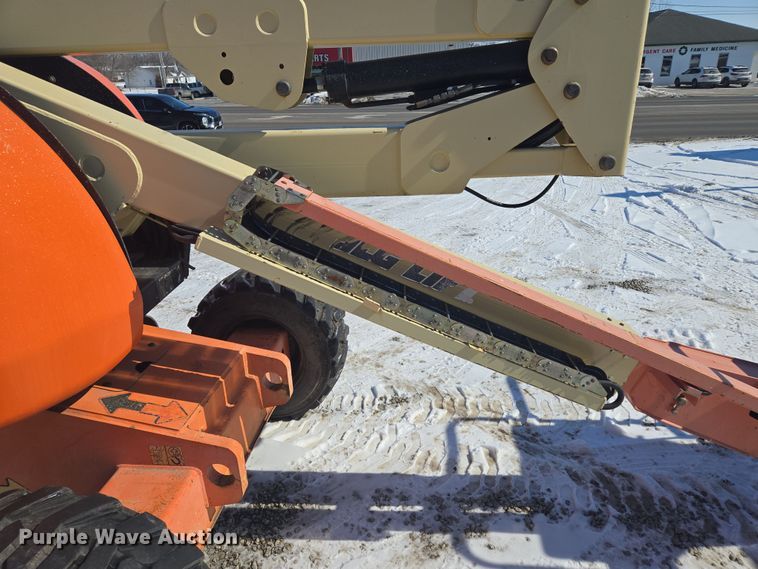 image for item EQ6584 2000 JLG 450A boom lift