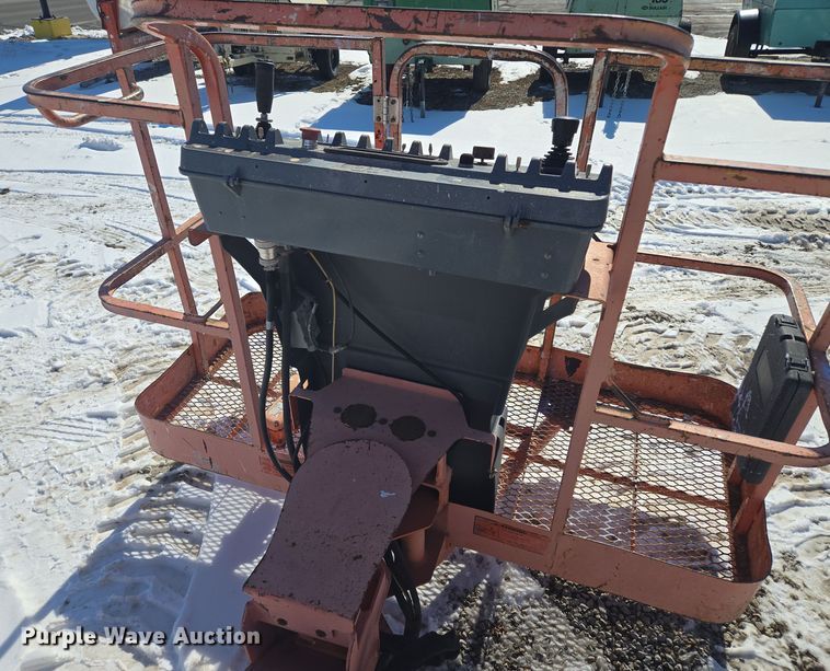 image for item EQ6584 2000 JLG 450A boom lift