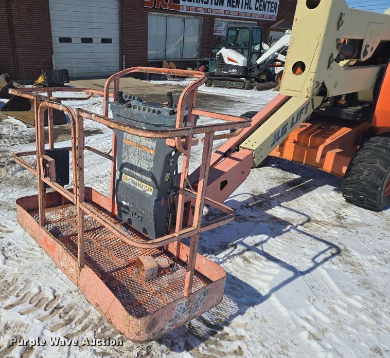 image for item EQ6584 2000 JLG 450A boom lift