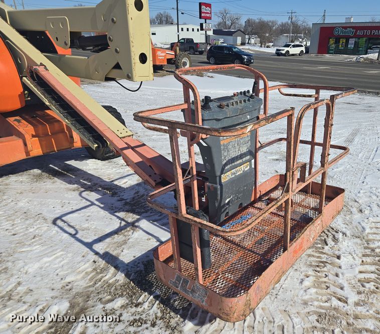 image for item EQ6584 2000 JLG 450A boom lift