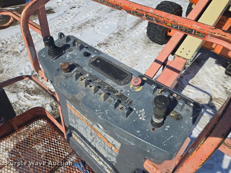 image for item EQ6584 2000 JLG 450A boom lift