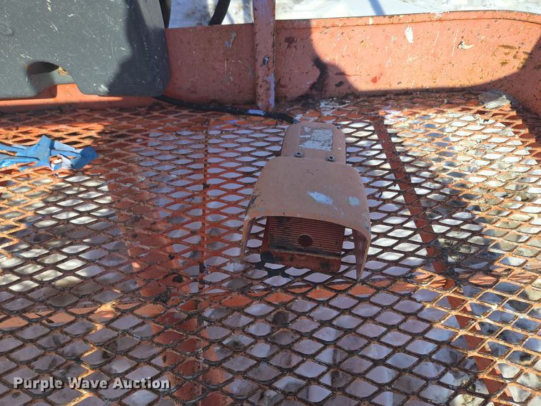 image for item EQ6584 2000 JLG 450A boom lift