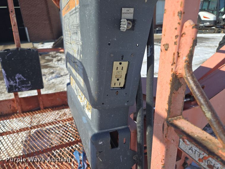 image for item EQ6584 2000 JLG 450A boom lift