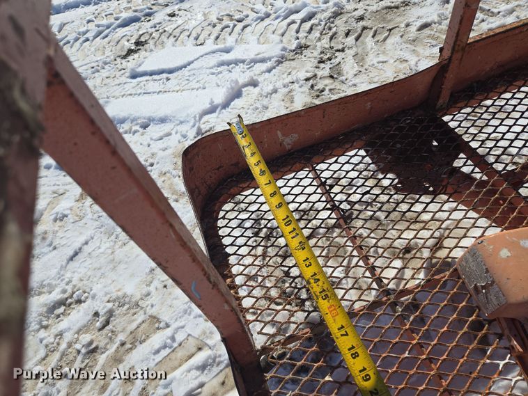 image for item EQ6584 2000 JLG 450A boom lift