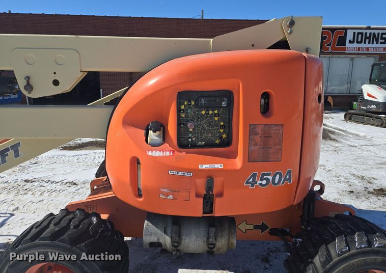 image for item EQ6584 2000 JLG 450A boom lift