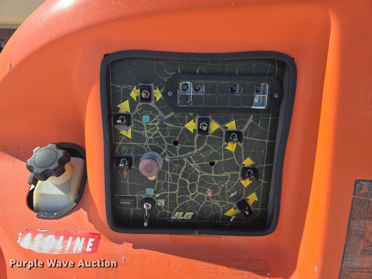 image for item EQ6584 2000 JLG 450A boom lift