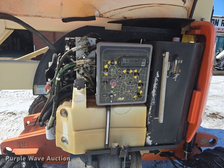 image for item EQ6584 2000 JLG 450A boom lift