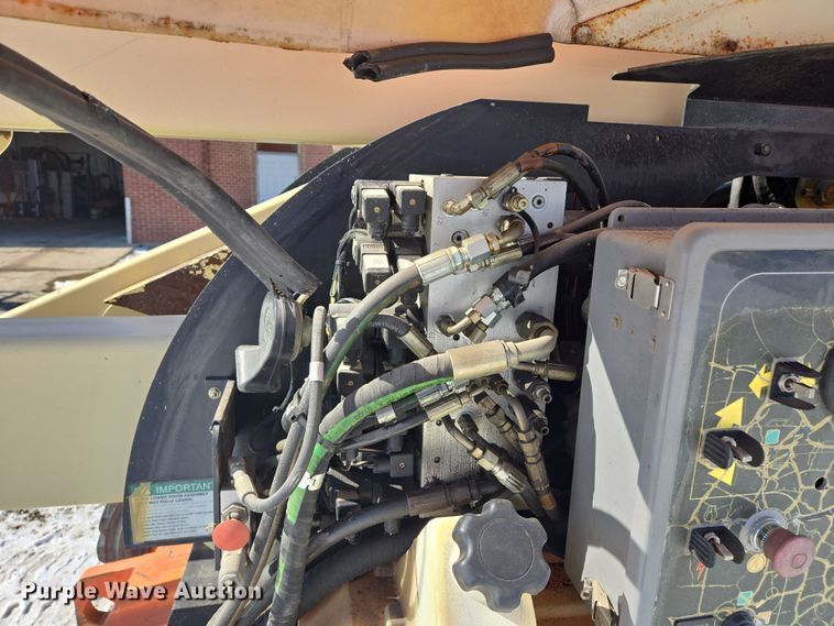 image for item EQ6584 2000 JLG 450A boom lift