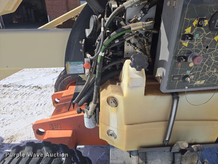 image for item EQ6584 2000 JLG 450A boom lift