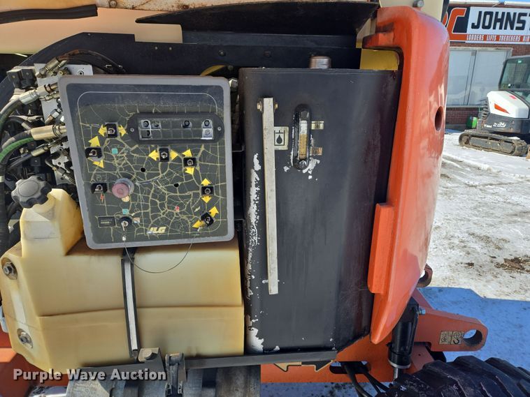 image for item EQ6584 2000 JLG 450A boom lift
