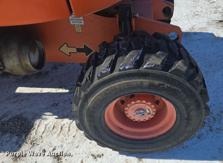 image for item EQ6584 2000 JLG 450A boom lift