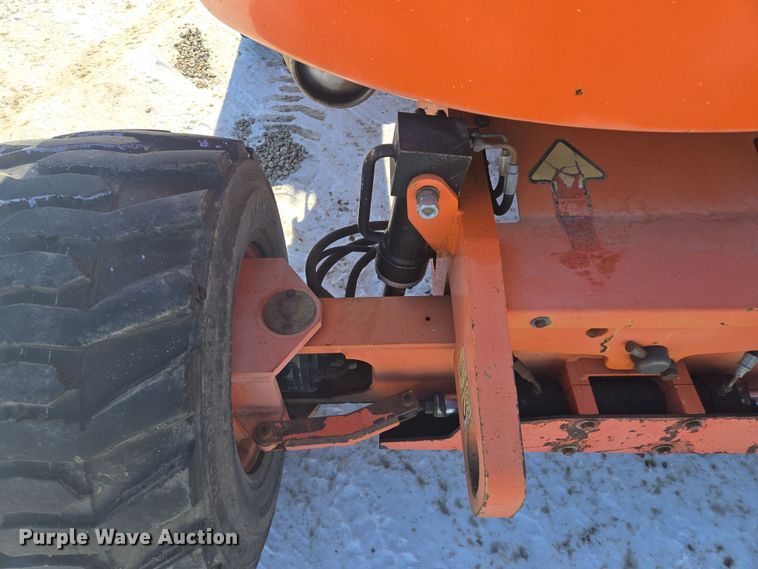 image for item EQ6584 2000 JLG 450A boom lift