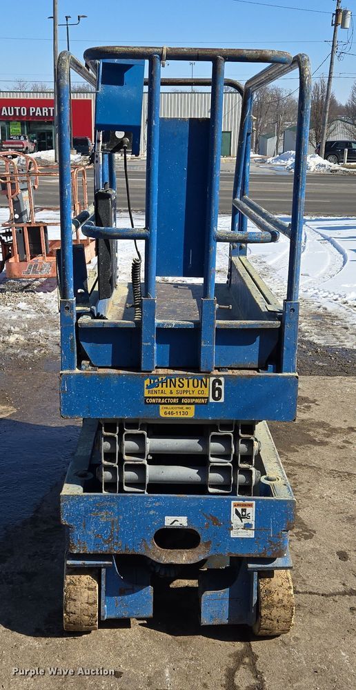 image for item EQ6586 1999 Genie GS-1930 scissor lift