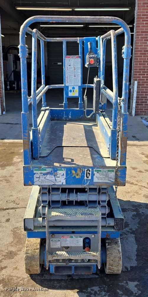 image for item EQ6586 1999 Genie GS-1930 scissor lift
