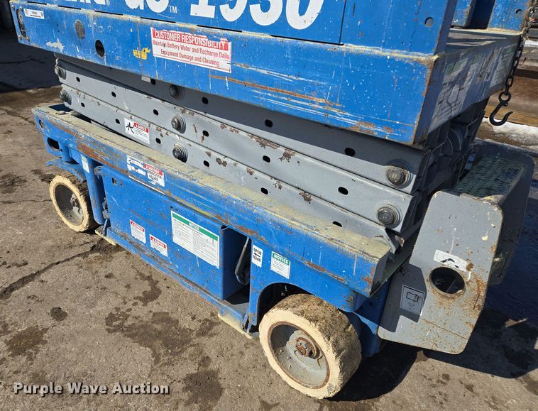 image for item EQ6586 1999 Genie GS-1930 scissor lift