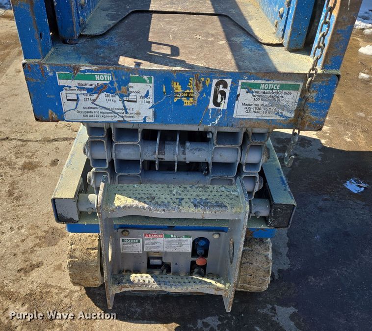 image for item EQ6586 1999 Genie GS-1930 scissor lift
