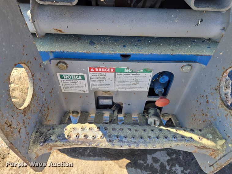 image for item EQ6586 1999 Genie GS-1930 scissor lift