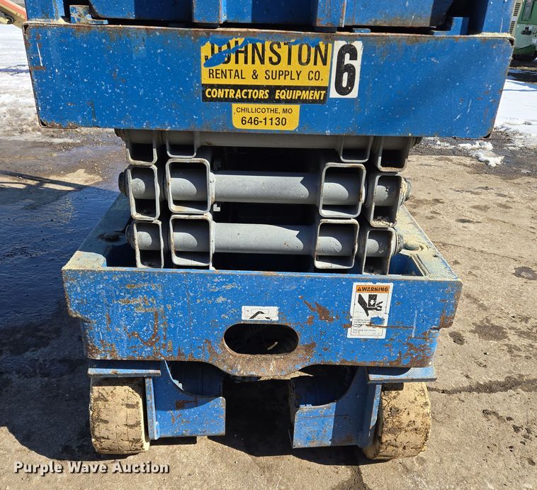 image for item EQ6586 1999 Genie GS-1930 scissor lift