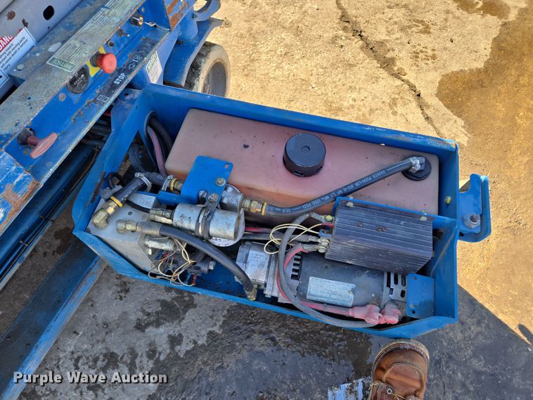 image for item EQ6586 1999 Genie GS-1930 scissor lift