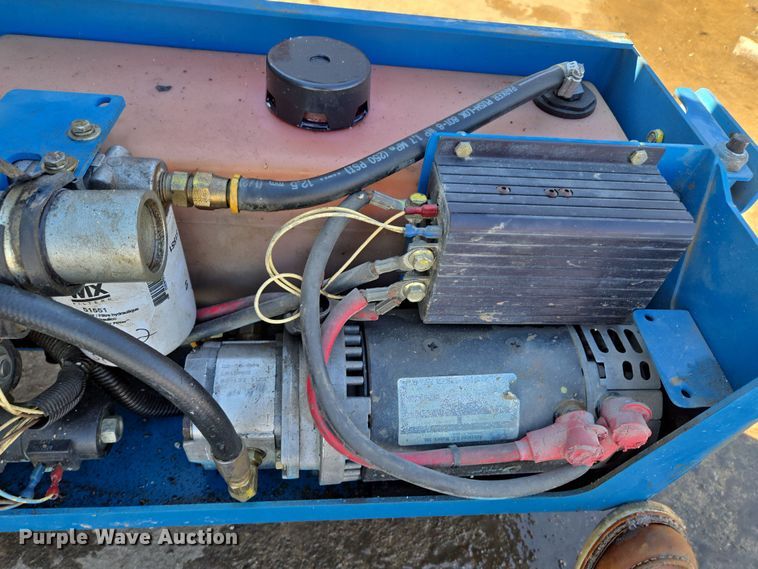 image for item EQ6586 1999 Genie GS-1930 scissor lift