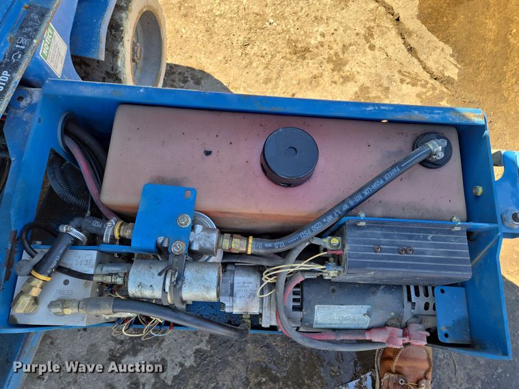 image for item EQ6586 1999 Genie GS-1930 scissor lift