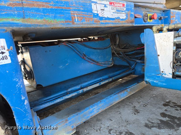 image for item EQ6586 1999 Genie GS-1930 scissor lift