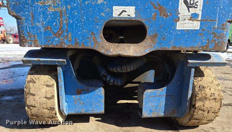 image for item EQ6586 1999 Genie GS-1930 scissor lift