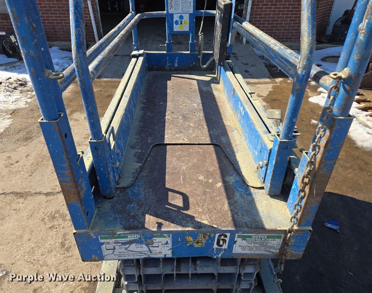 image for item EQ6586 1999 Genie GS-1930 scissor lift