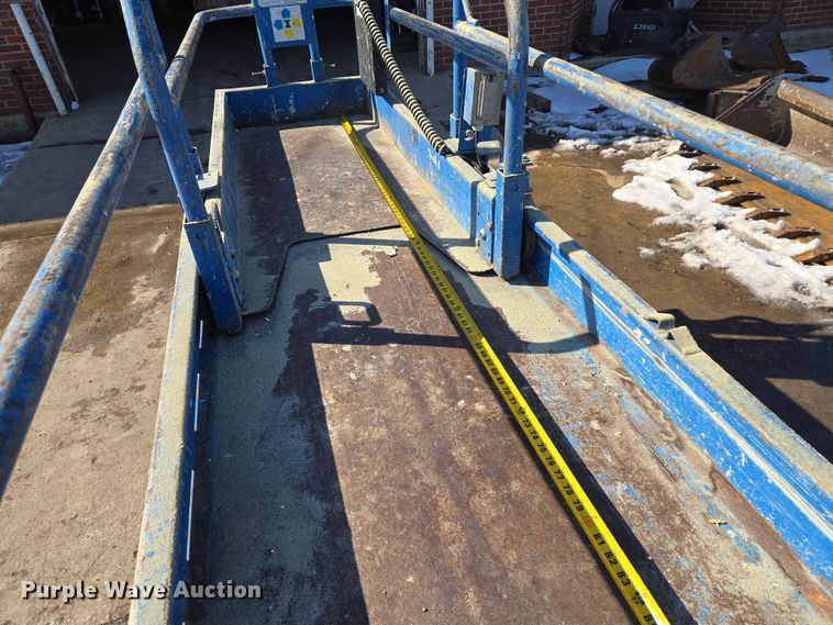 image for item EQ6586 1999 Genie GS-1930 scissor lift