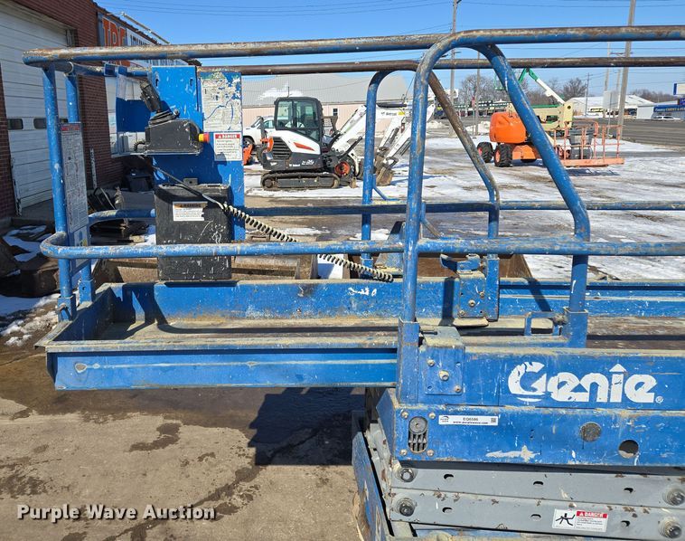 image for item EQ6586 1999 Genie GS-1930 scissor lift