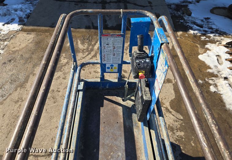image for item EQ6586 1999 Genie GS-1930 scissor lift
