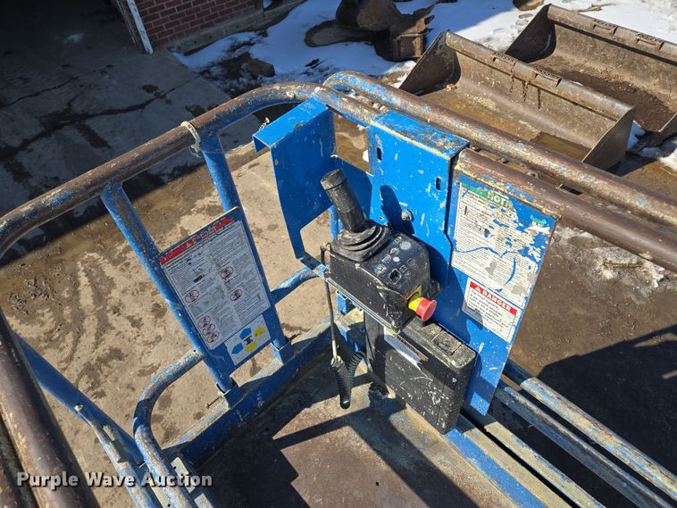 image for item EQ6586 1999 Genie GS-1930 scissor lift