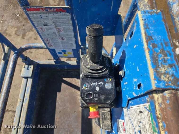 image for item EQ6586 1999 Genie GS-1930 scissor lift