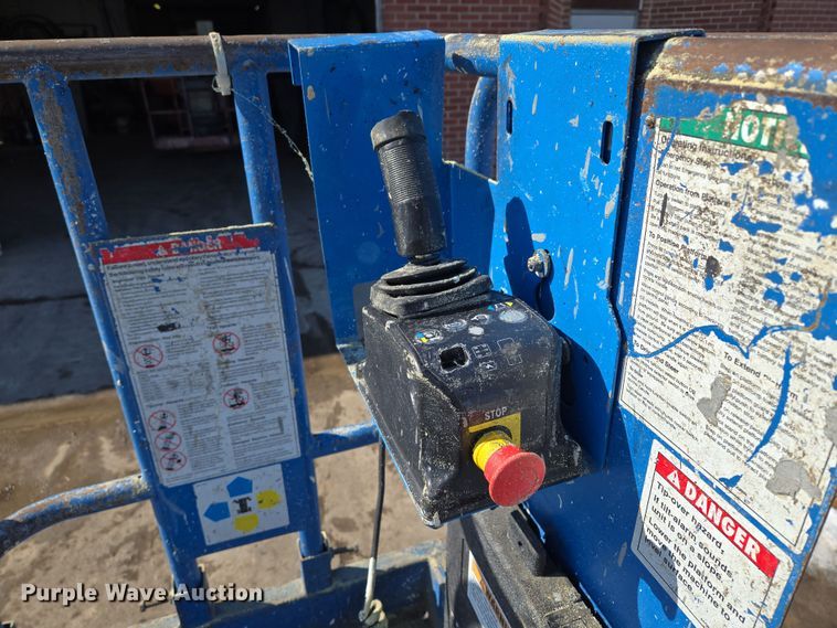 image for item EQ6586 1999 Genie GS-1930 scissor lift