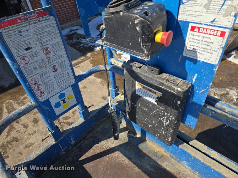 image for item EQ6586 1999 Genie GS-1930 scissor lift