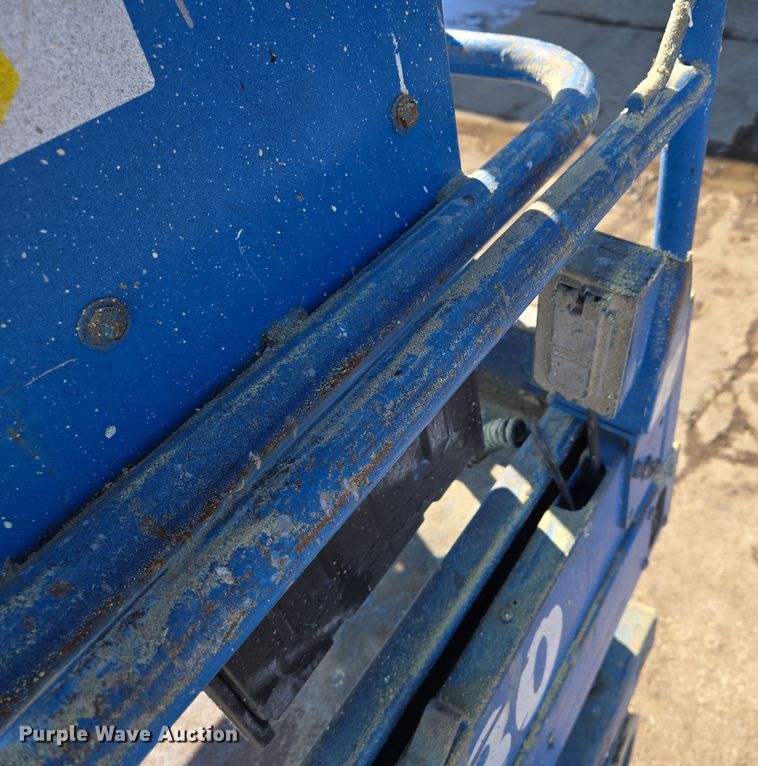 image for item EQ6586 1999 Genie GS-1930 scissor lift