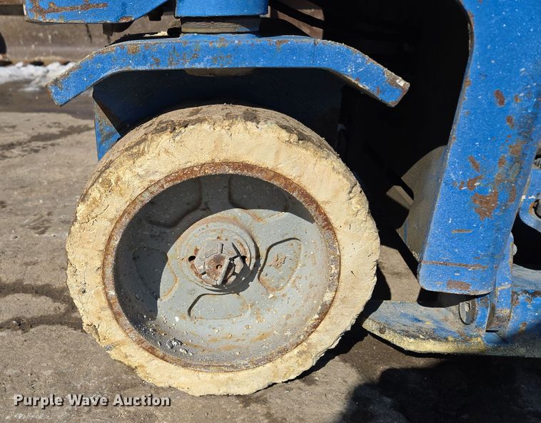 image for item EQ6586 1999 Genie GS-1930 scissor lift