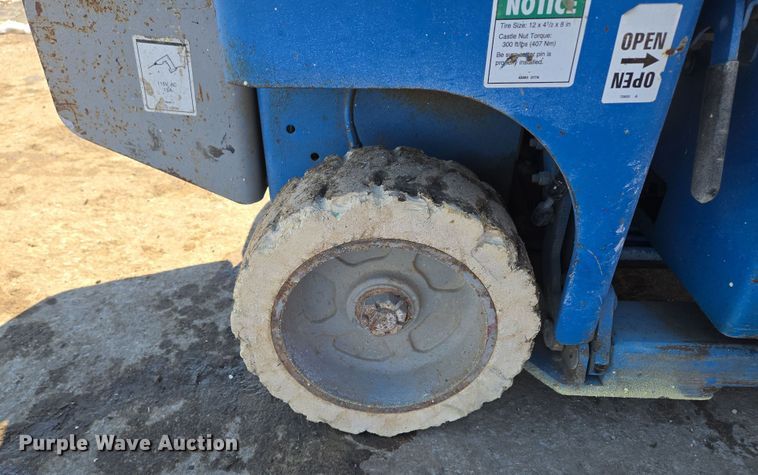 image for item EQ6586 1999 Genie GS-1930 scissor lift