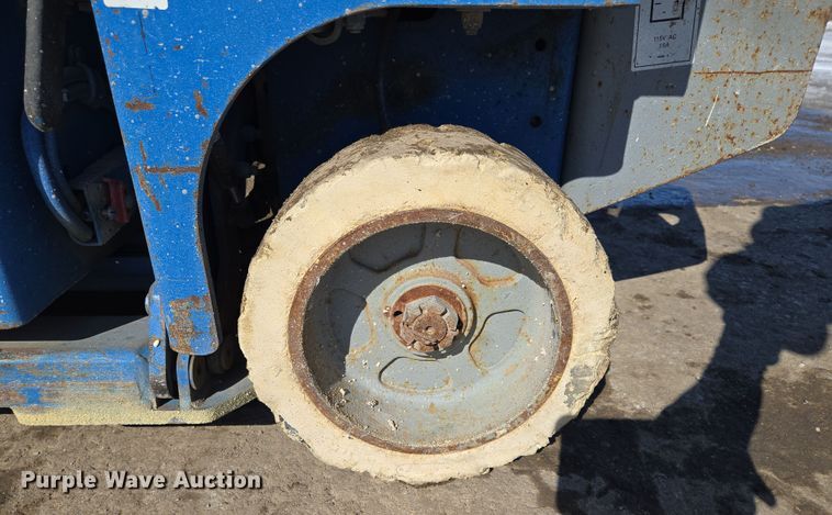 image for item EQ6586 1999 Genie GS-1930 scissor lift