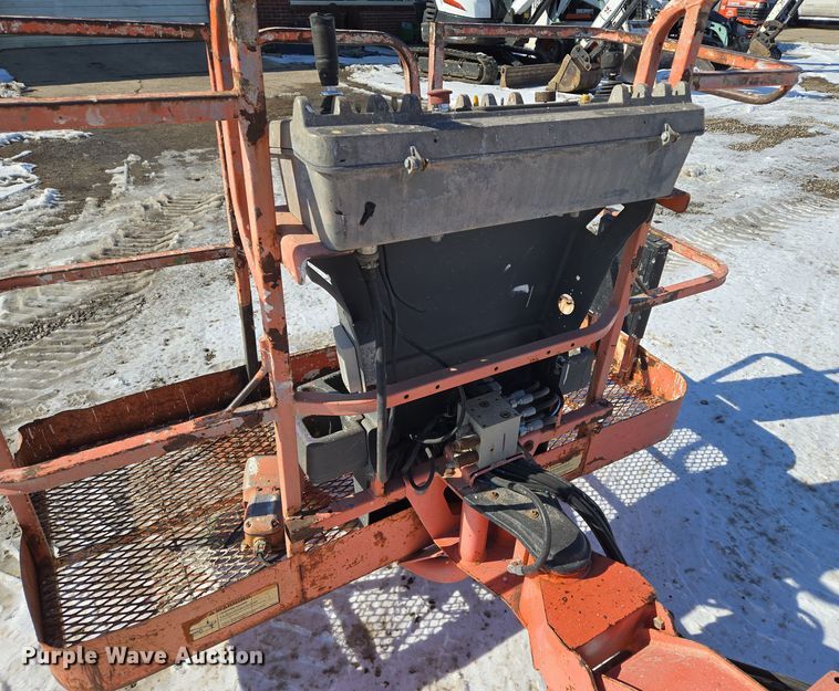 image for item EQ6587 2003 JLG 450A boom lift