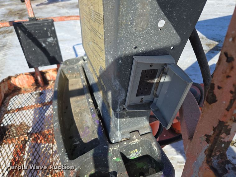 image for item EQ6587 2003 JLG 450A boom lift