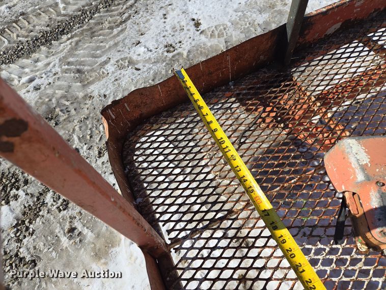 image for item EQ6587 2003 JLG 450A boom lift