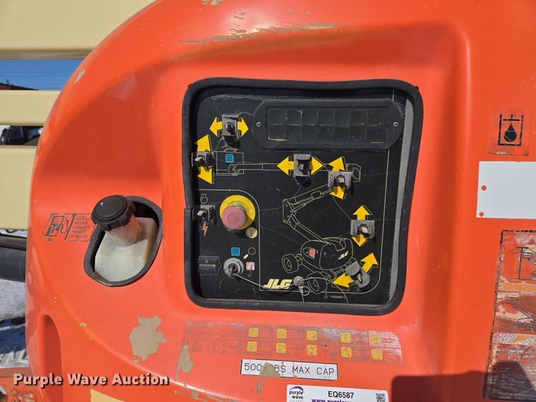 image for item EQ6587 2003 JLG 450A boom lift