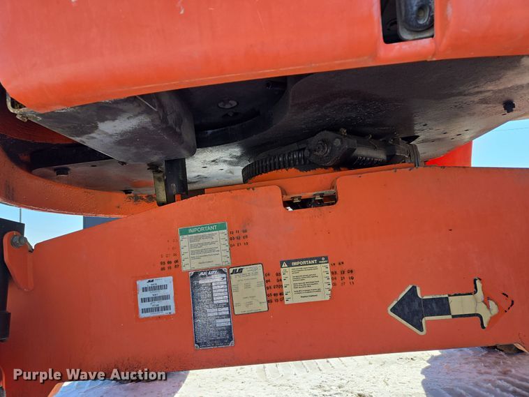 image for item EQ6587 2003 JLG 450A boom lift