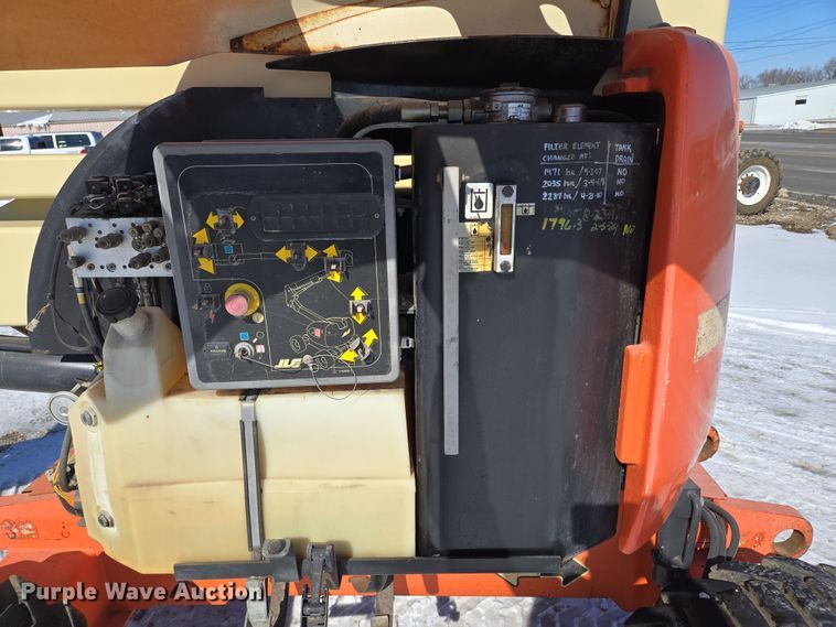 image for item EQ6587 2003 JLG 450A boom lift