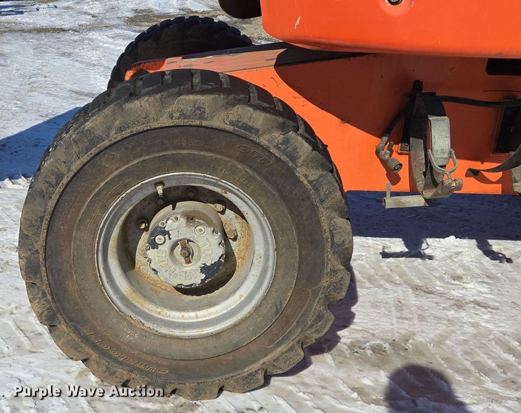 image for item EQ6587 2003 JLG 450A boom lift