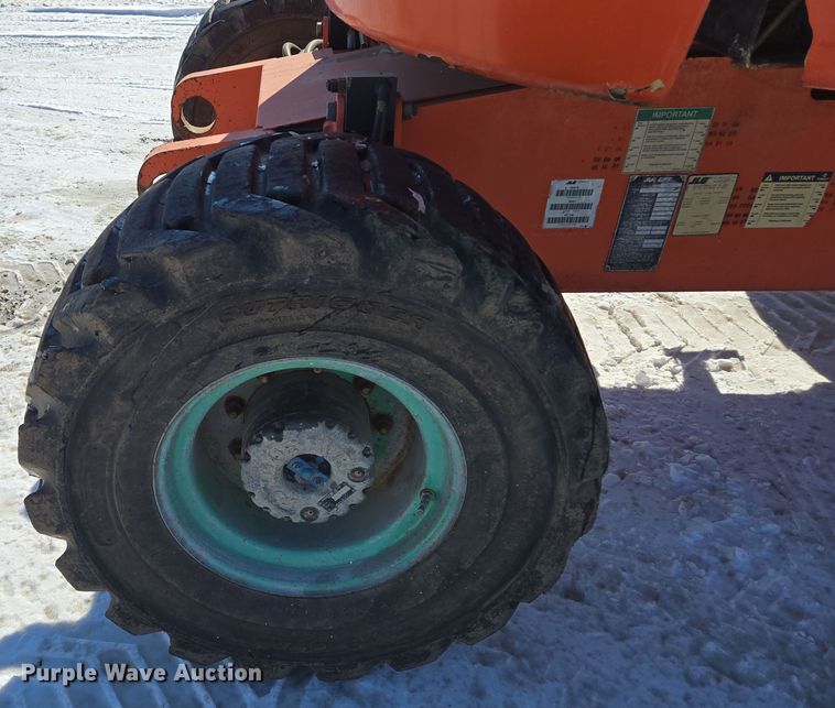 image for item EQ6587 2003 JLG 450A boom lift