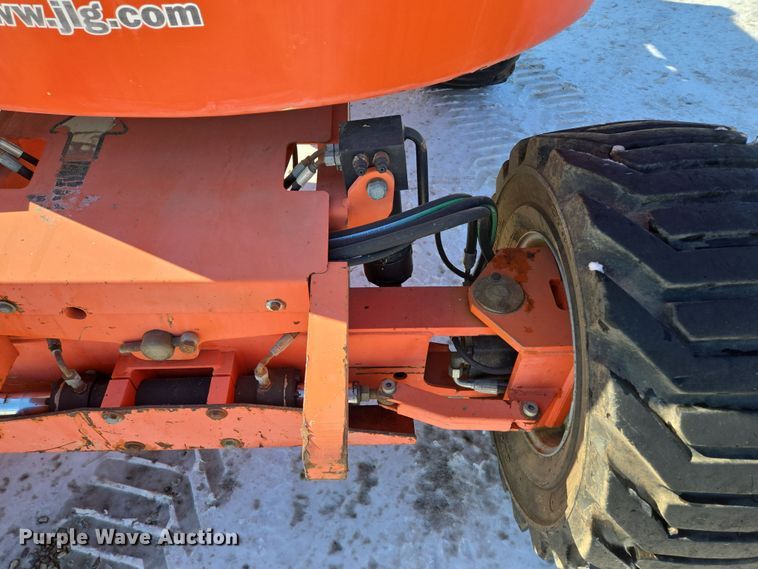 image for item EQ6587 2003 JLG 450A boom lift